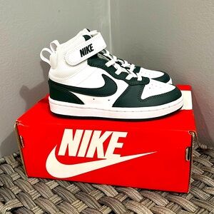 New Unworn Nike Borough Mid 2 white and green high tops size 11C